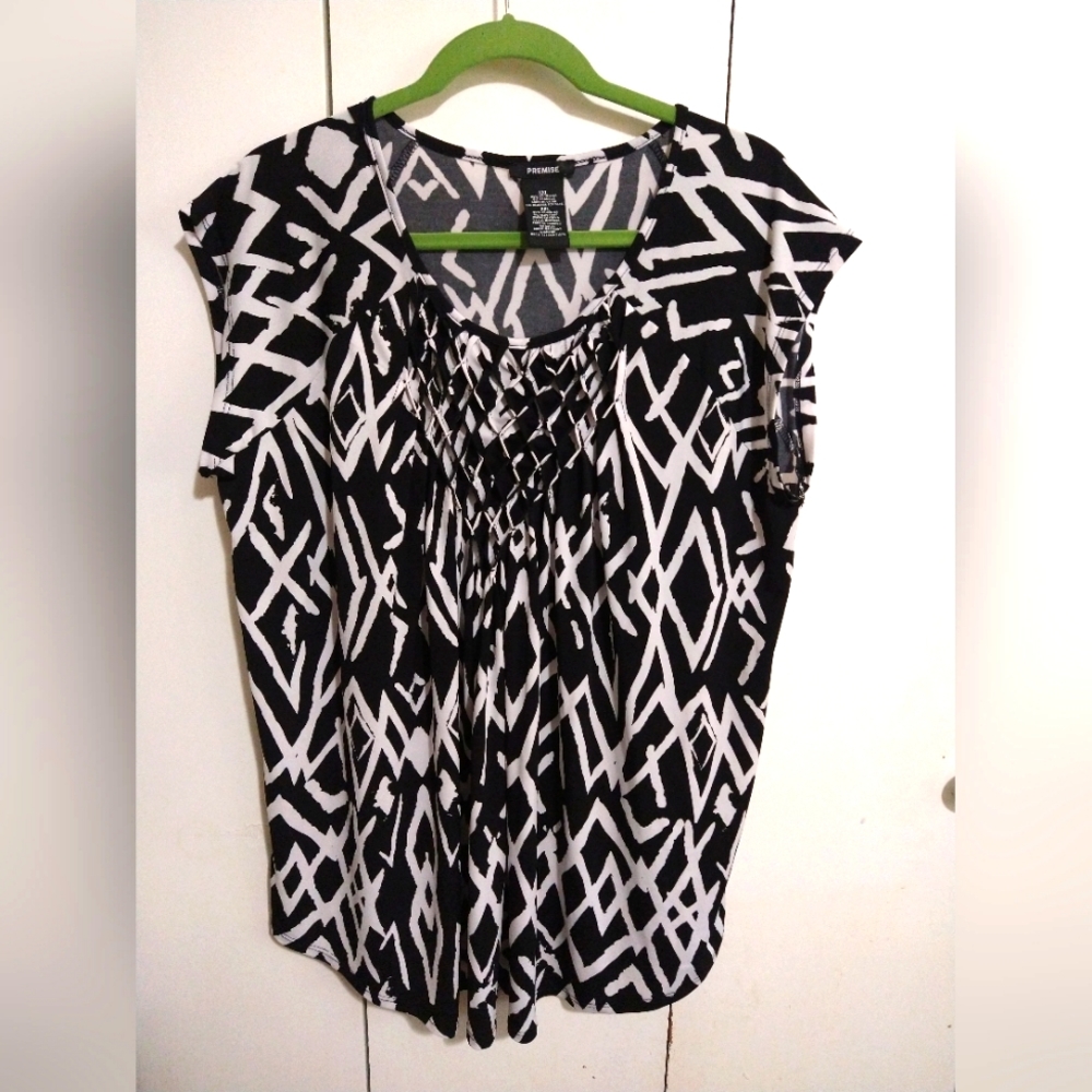 Premise 3D Geo Black & White Print Blouse XXL